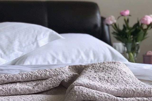 Как правильно ухаживать за белым постельным бельем